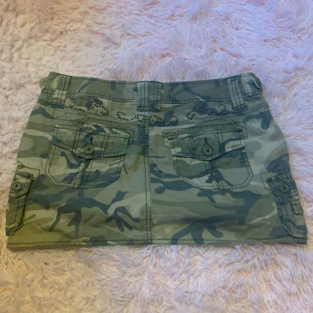 adorable camo mini skirt !!